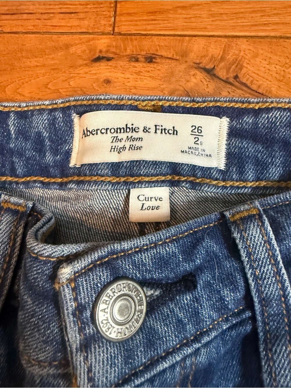 Abercrombie & Fitch “Curve Love” Distressed High Rise Mom Jeans 2 Short NWT - Picture 3 of 6